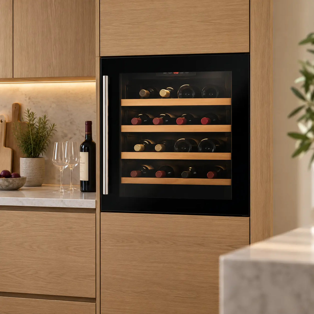 CDA FWV601BL Wine Fridge | 40 Bottle | Single Zone | Black